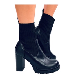 Schwarze Stiefeletten mit hohem Absatz