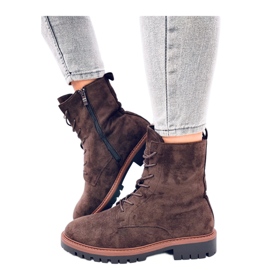 Braune Schnürstiefeletten aus Wildleder