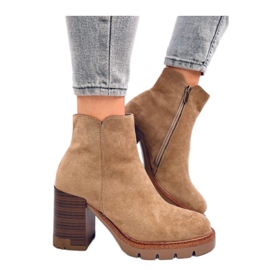 Stiefeletten mit hohem Absatz und Protektor beige