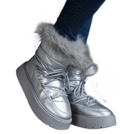 Silberne, isolierte Damen-Schneestiefel mit Fell