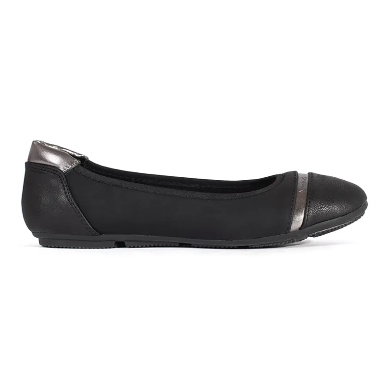 Flache schwarze Ballerinas aus Lederimitat