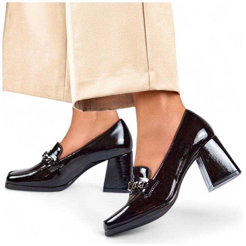 Schwarze elegante Lackschuhe mit hohem Absatz 24-12322B