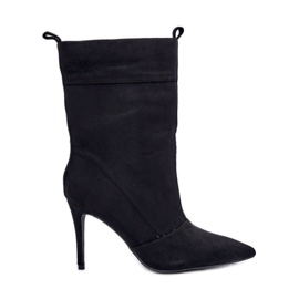 Schwarze Stiefel mit hohem Absatz