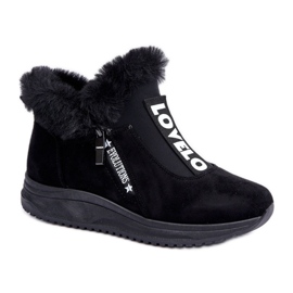 Isolierte schwarze Sportschuhe für Damen