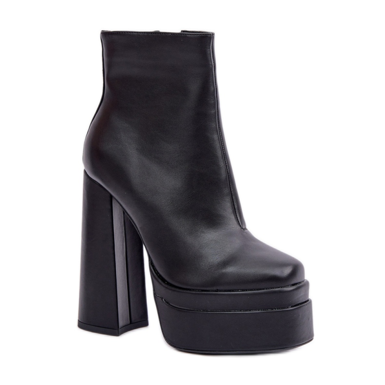 Schwarze Damenstiefeletten auf massivem Plateau