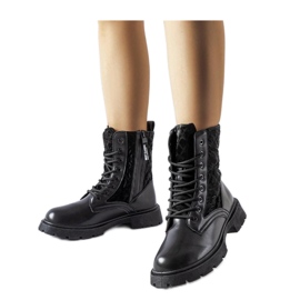 Schwarze Stiefel, verziert mit Jalbert-Solea-Steppung