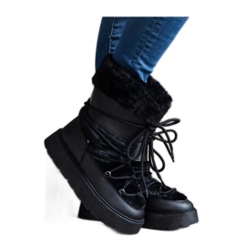 Schwarze, isolierte Schnür-Schneestiefel mit Fellverzierung