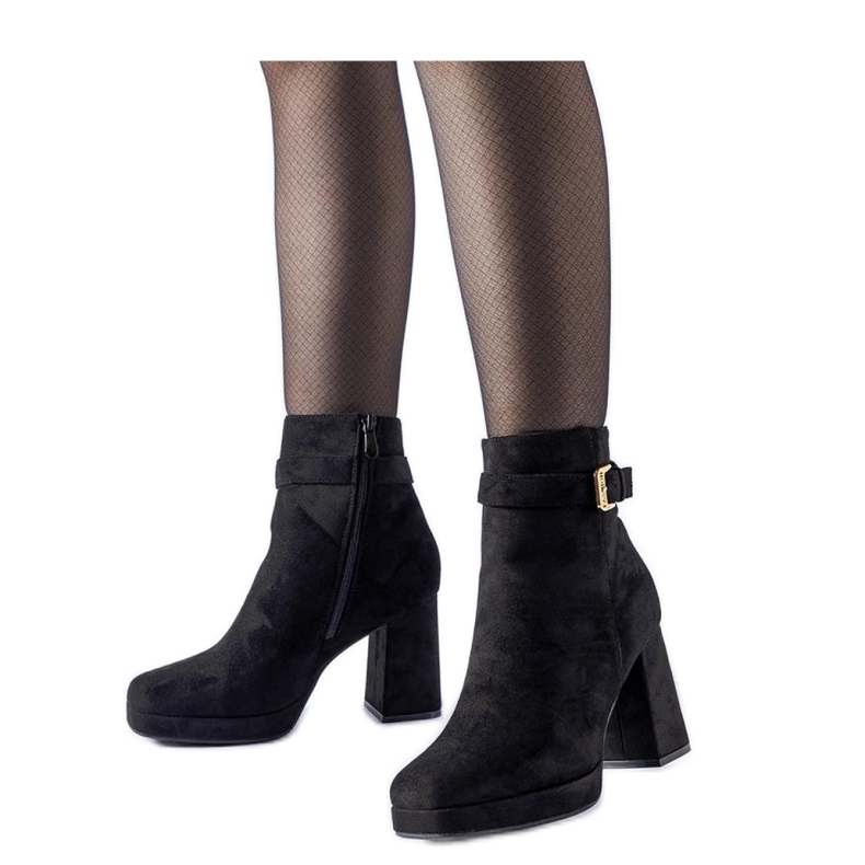 Schwarze isolierte klassische Stiefeletten aus Caio-Solea-Wildleder