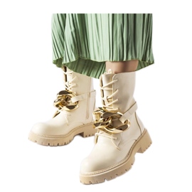 Beigefarbene Wanderstiefel mit Galar-Kette – Solea