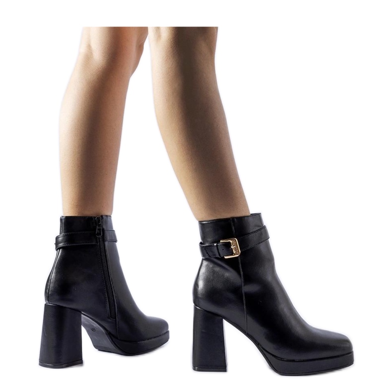 Schwarze isolierte klassische Stiefeletten aus Caio-Solea-Wildleder