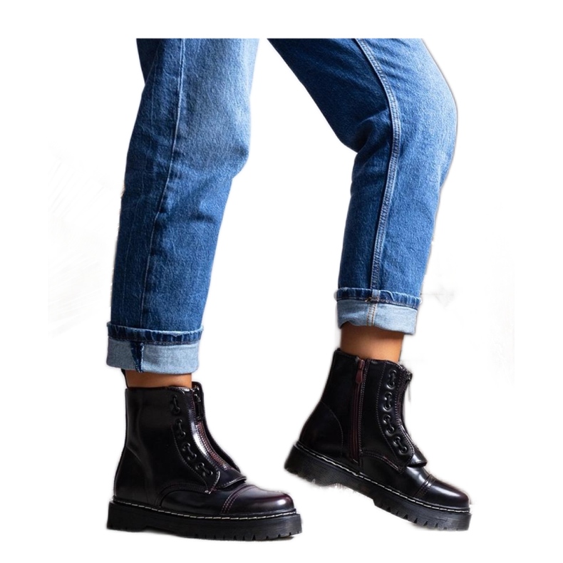 Isolierte Wanderstiefel in Burgunderrot