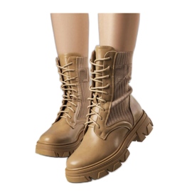 Beigefarbene Sneaker mit flexiblem Obermaterial