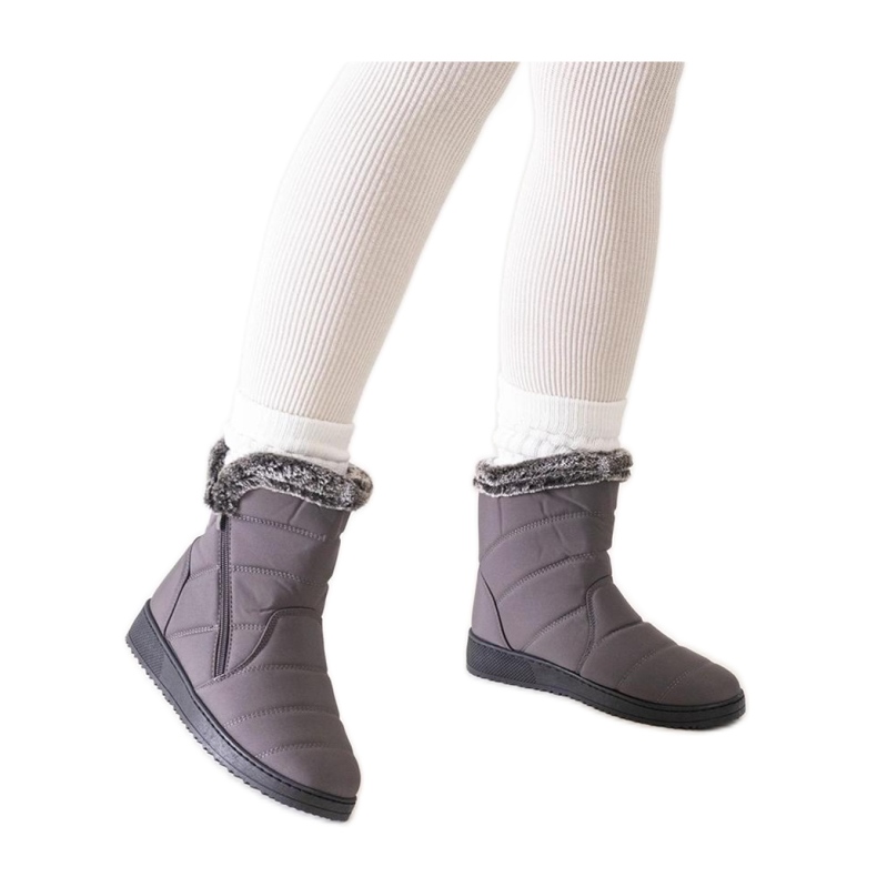 Graue Schneestiefel mit Fell verziert