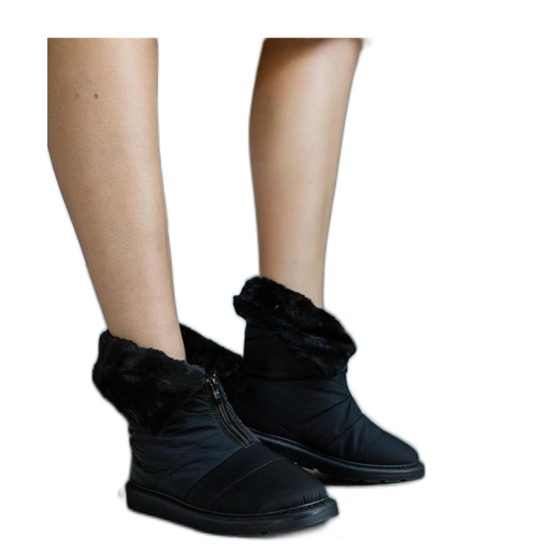 Schwarze isolierte Schneestiefel mit Kragen