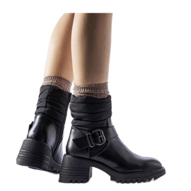 Schwarze warme Stiefel mit massiver Sohle