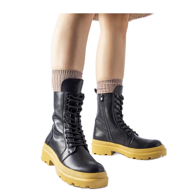 Schwarze Sneakers mit gelber Sohle Quennie - Solea