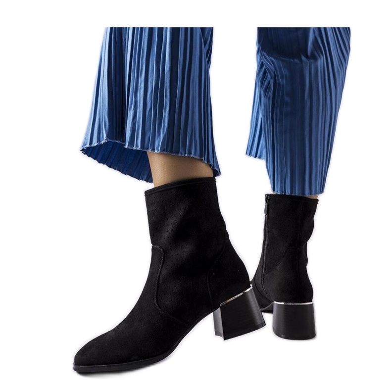 Schwarze Stiefel mit perforiertem Obermaterial von Cavallo - Solea