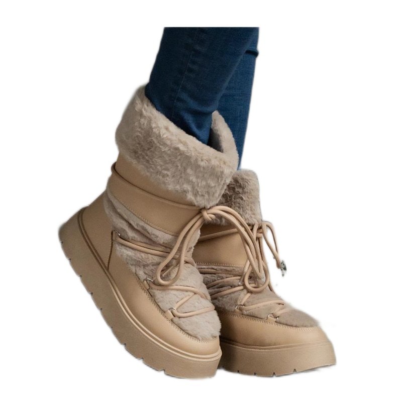 Beige isolierte Schneestiefel mit Fell verziert