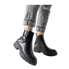 Schwarze Stiefeletten mit Kette