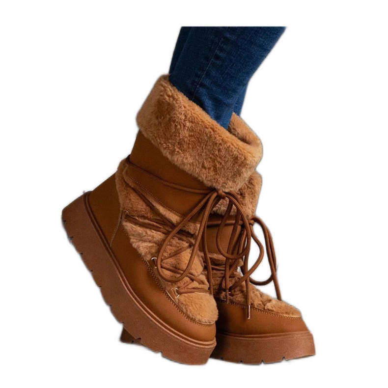 Braune, isolierte Schneestiefel mit Fellverzierung