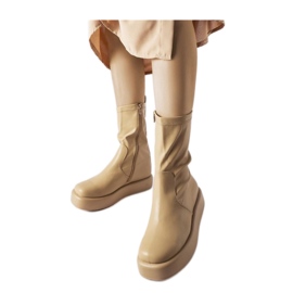 Beigefarbene Plateaustiefel