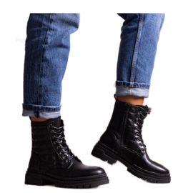 Schwarze gesteppte Turnschuhe