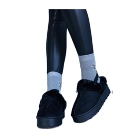 Schwarze Plateau-Slipper mit Fellverzierung und elastischem Band an der Ferse