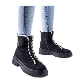 Schwarze isolierte Stiefeletten aus Öko-Wildleder