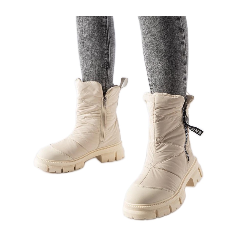 Beige isolierte, gesteppte Schneestiefel