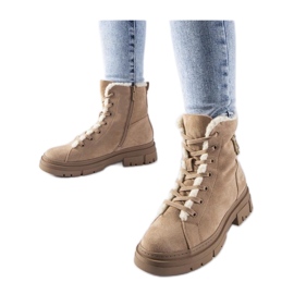 Beige isolierte Stiefeletten aus Öko-Wildleder