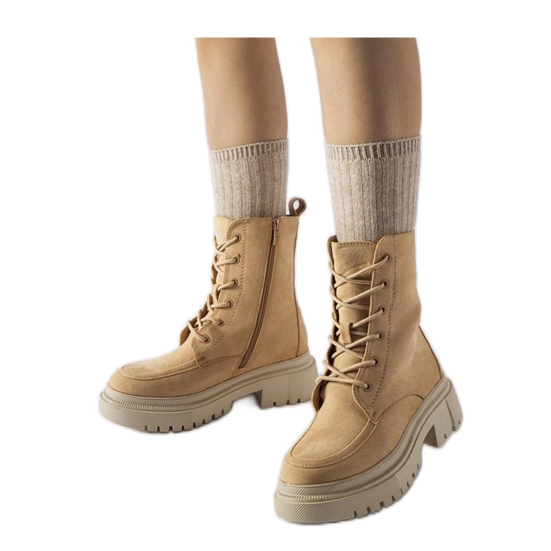 Braune Stiefel mit massiver Sohle schwarz