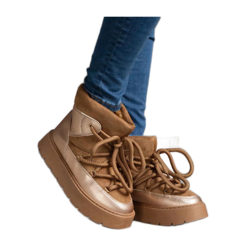 Mit Fell isolierte Plateau-Schneestiefel braun