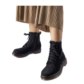 Arbeiter aus schwarzem Öko-Wildleder