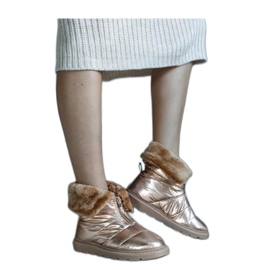 Goldene isolierte Schneestiefel mit Kragen