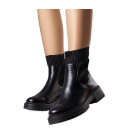 Schwarze isolierte Stiefel