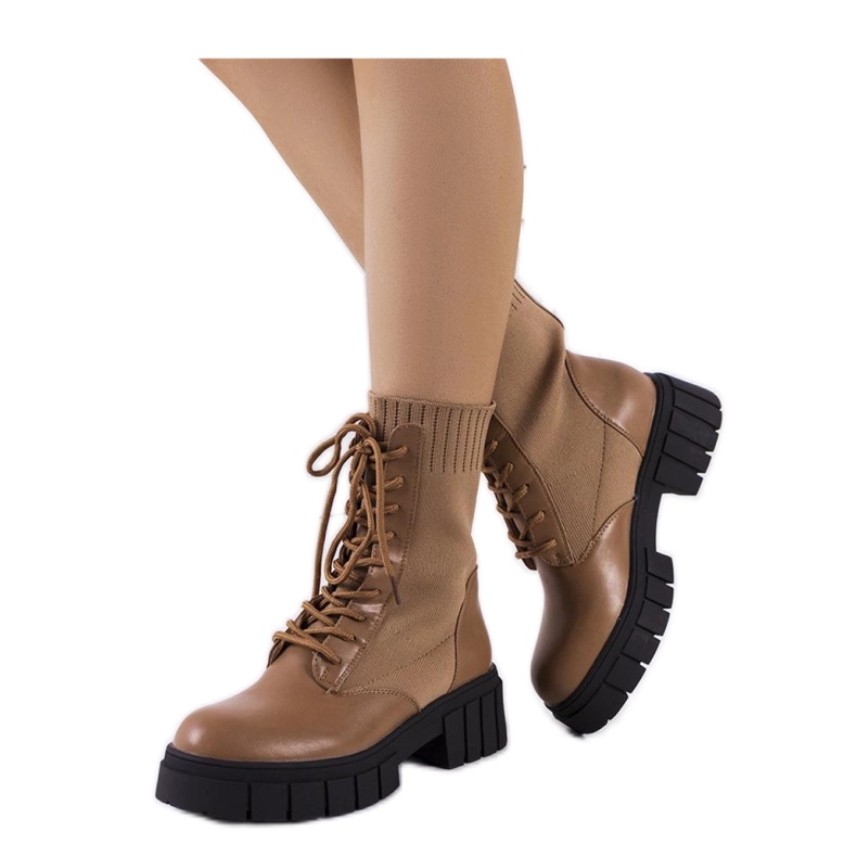 Braune Stiefeletten mit flexiblem Obermaterial