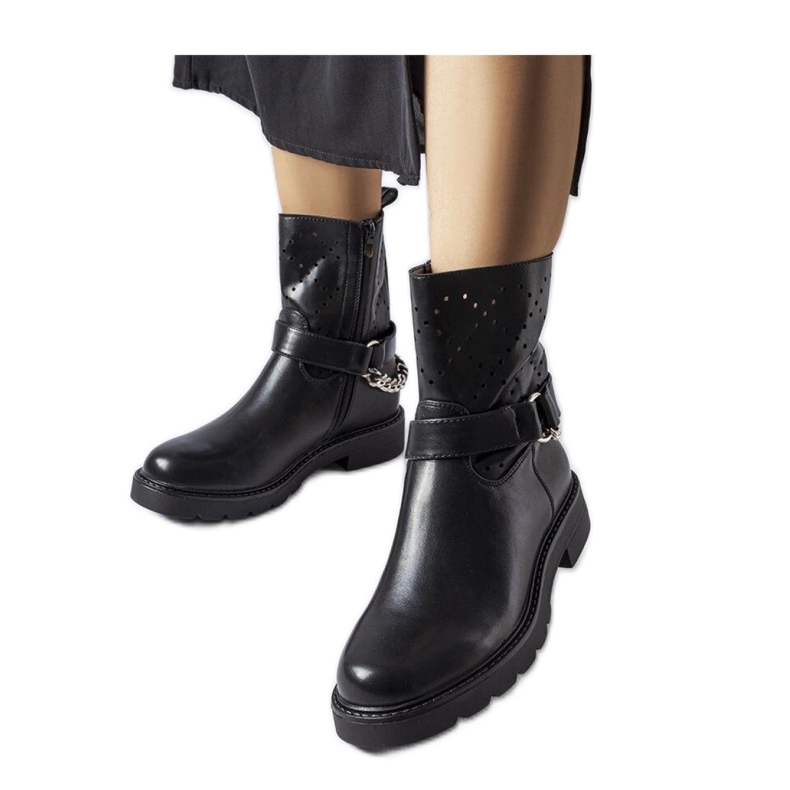 Schwarze durchbrochene Stiefel mit Kette