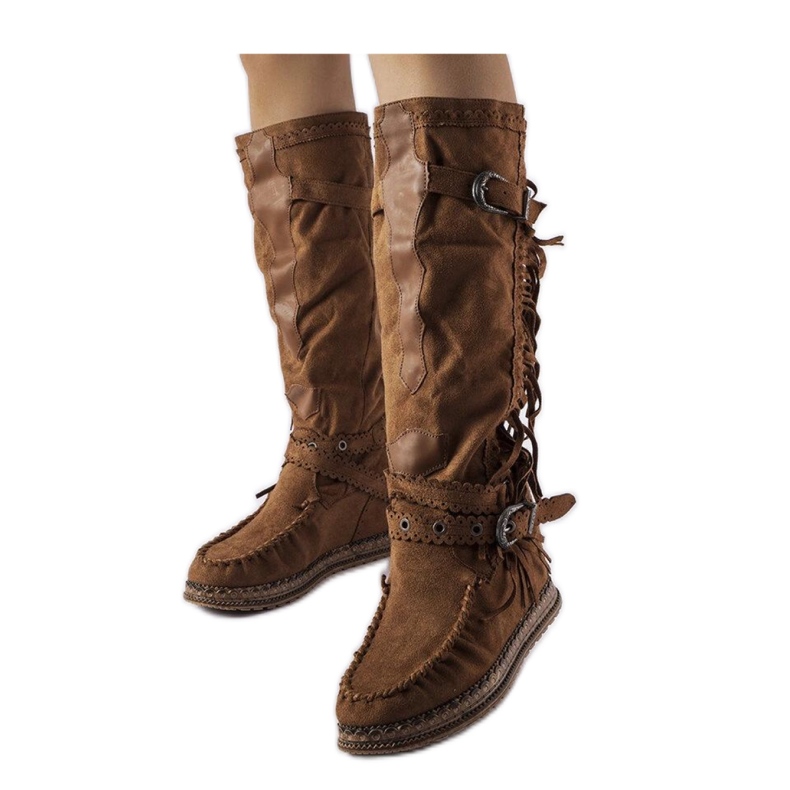 Braune Stiefel mit Innenkeil