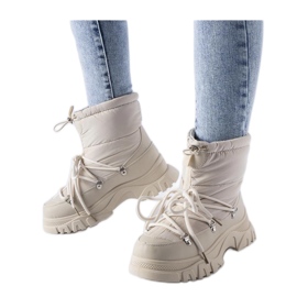 Beige isolierte Schneestiefel
