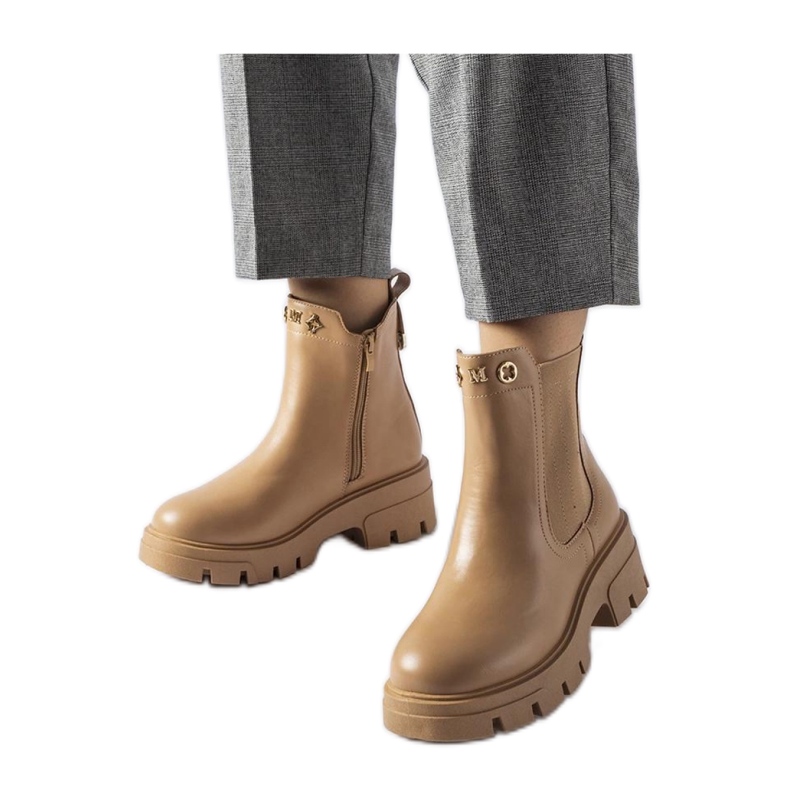 Beige isolierte dekorative Stiefeletten