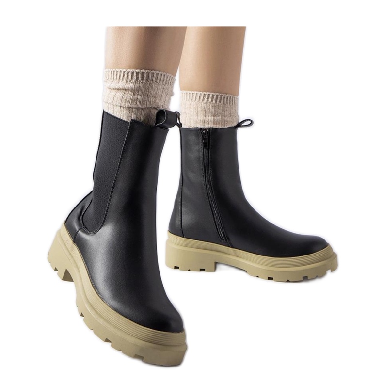 Schwarze Stiefeletten mit olivgrüner Sohle