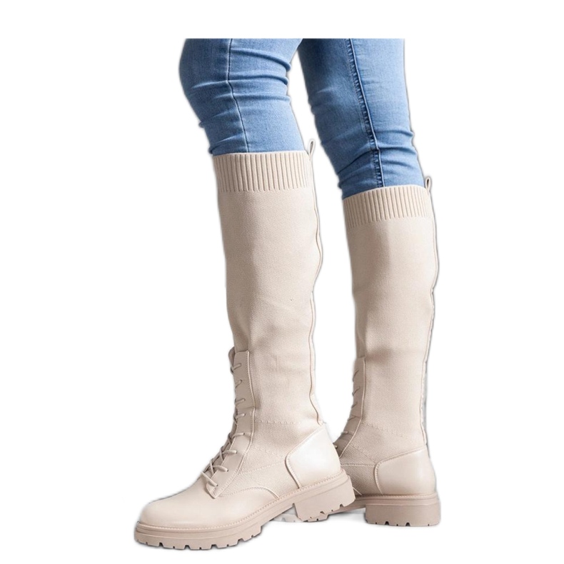 Beigefarbene Slip-On-Stiefel mit flexiblem Obermaterial aus Stoff
