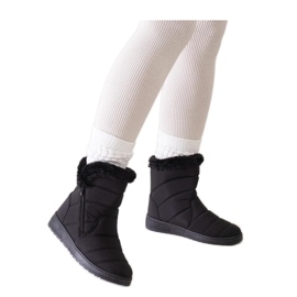 Schwarze Schneestiefel mit Fell verziert