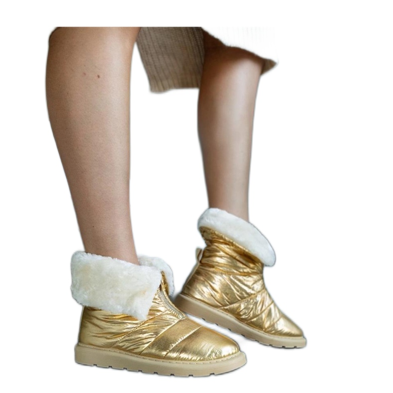Goldene isolierte Schneestiefel mit Kragen