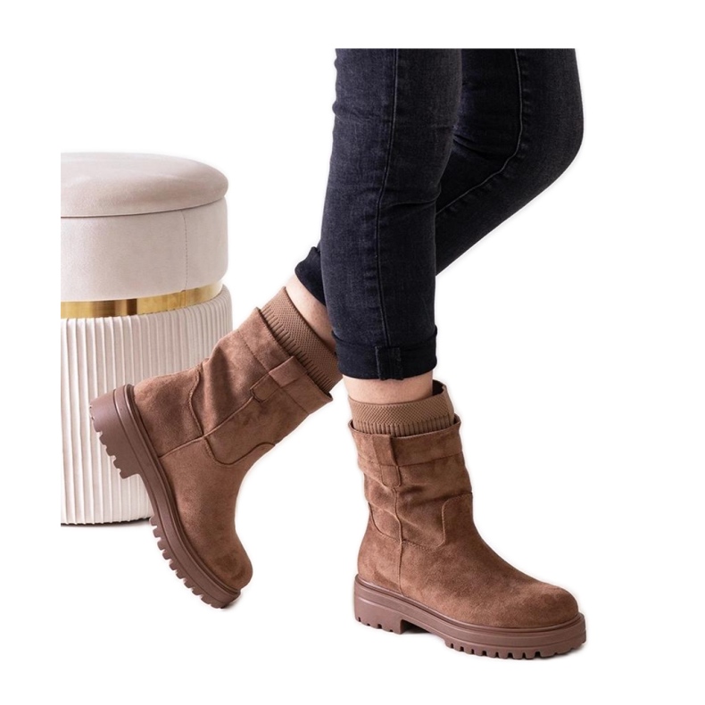 Braune Slip-On-Stiefeletten mit Socke