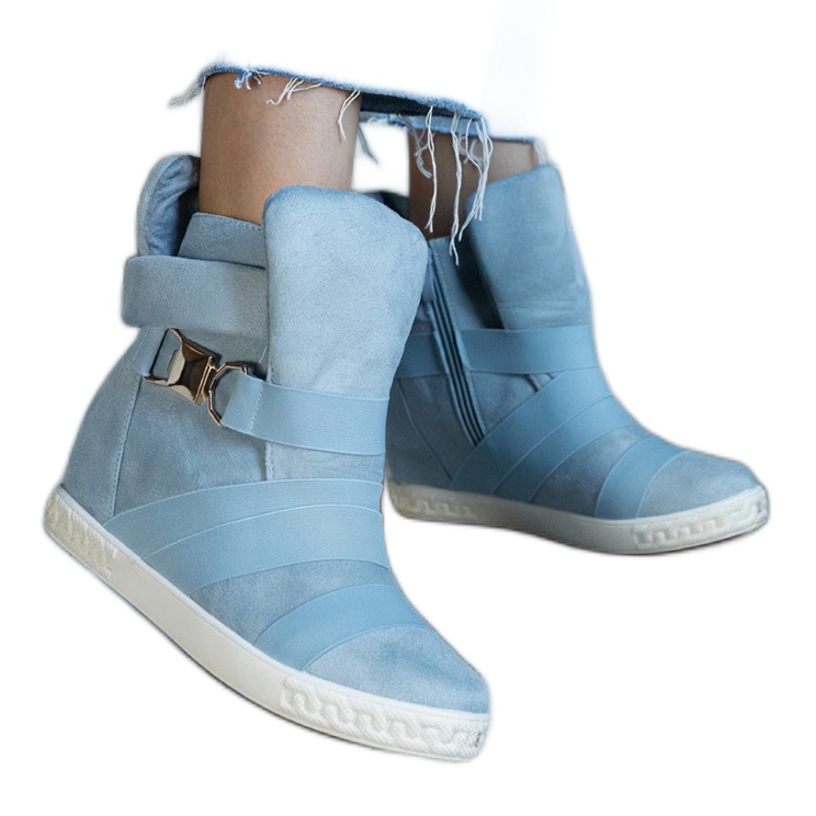 Blaue Turnschuhe mit Keilabsatz