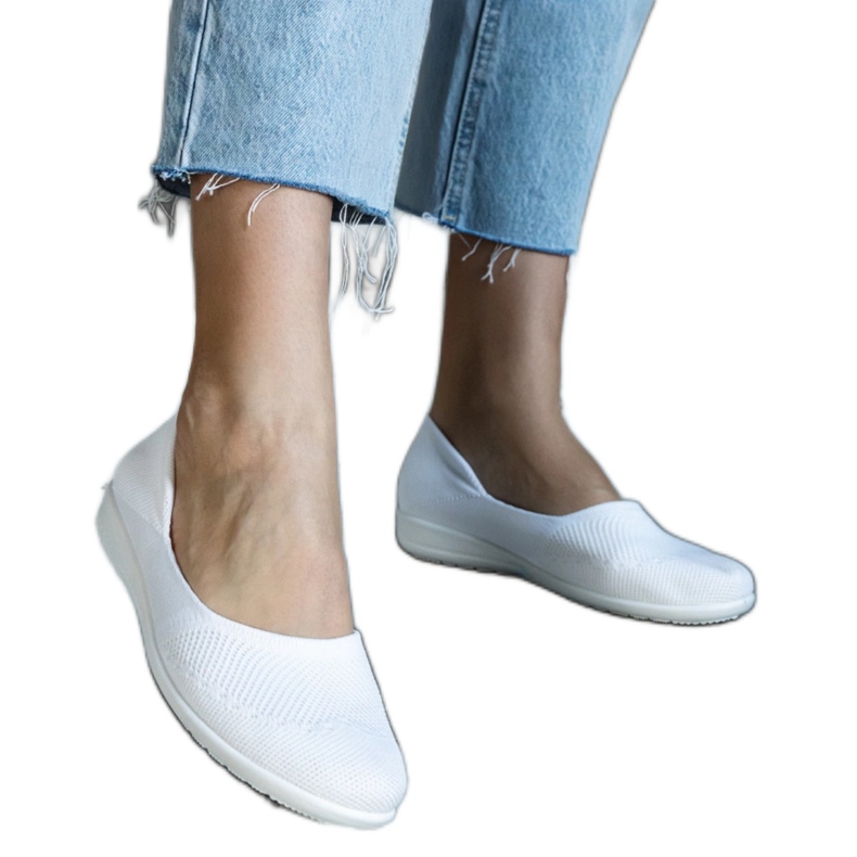 Weiße Ballerinas aus Stoff