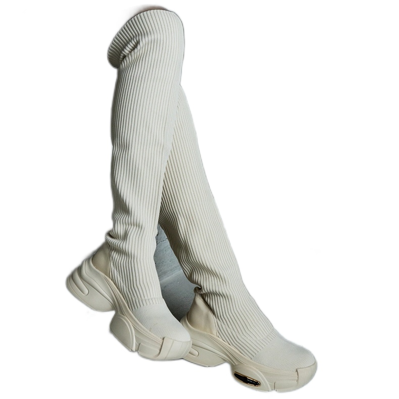 Beigefarbene Slip-On-Stiefel mit flexiblem Obermaterial und massiver Sohle