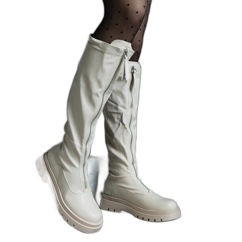 Beigefarbene Öko-Lederstiefel mit flachem Absatz und Reißverschluss