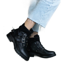 Schwarze, mit Nieten verzierte Stiefeletten mit flachem Absatz